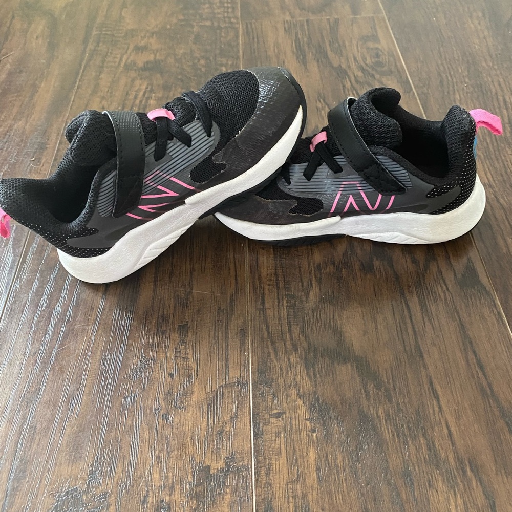 Toddler girls New Balance. Great condition. Size 10